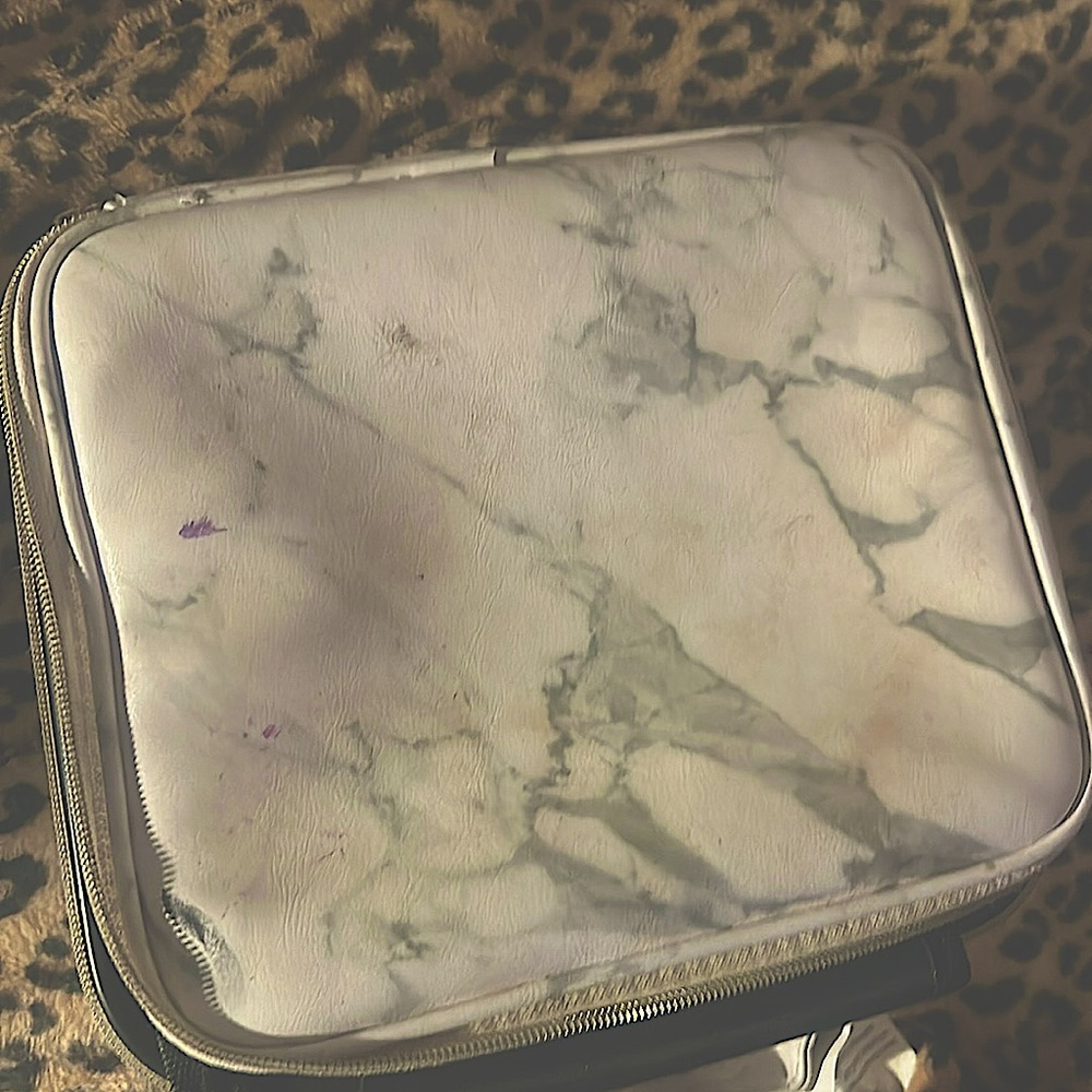 A little dirty but still holds a lot and is very cute!*cleaned before sold!*